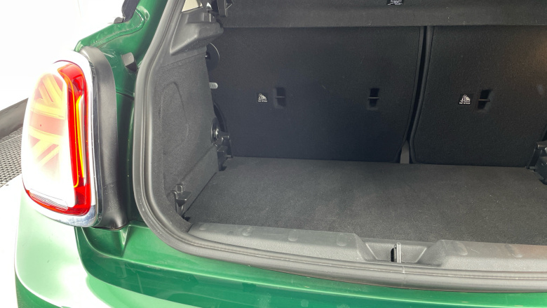 MINI Hatchback 1.5 Cooper Classic Premium 5dr Auto Petrol Hatchback